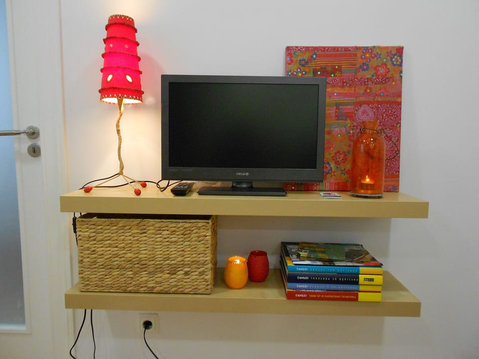 Living room
- TV, DVD, free wifi, maps and guides, ...
