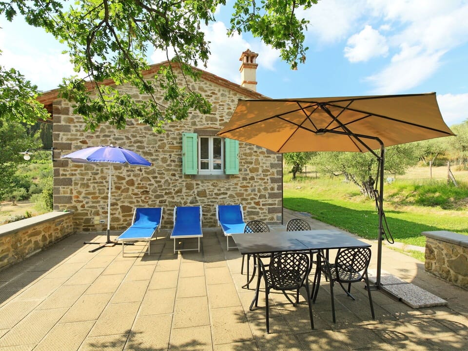 Property, House, Building, Real Estate, Cottage, Home, Patio, Backyard, Yard, Table