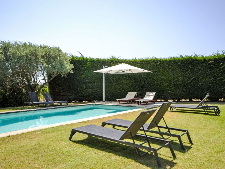Water, Plant, Furniture, Swimming Pool, Sky, Shade, Outdoor Furniture, Rectangle, Sunlounger, Tree