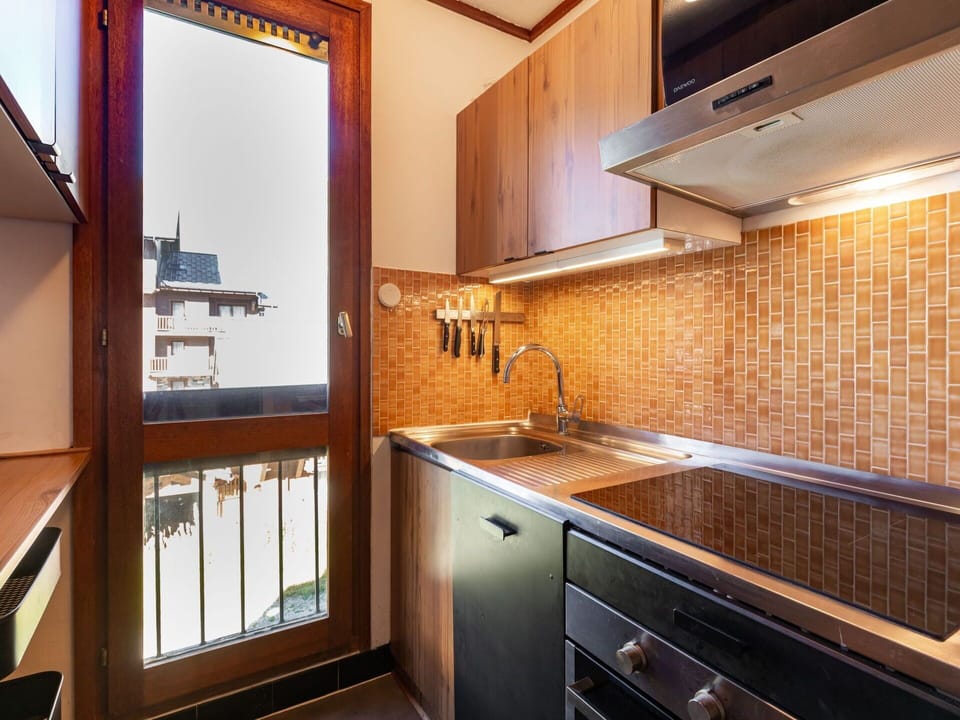 Cabinetry, Countertop, Property, Building, Furniture, Wood, Kitchen, Interior Design, Kitchen Stove, Floor