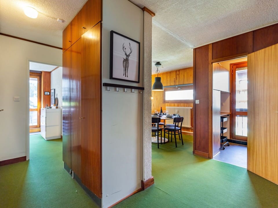 Door, Floor, Wood, Chair, Flooring, Building, Real Estate, Hall, Ceiling
