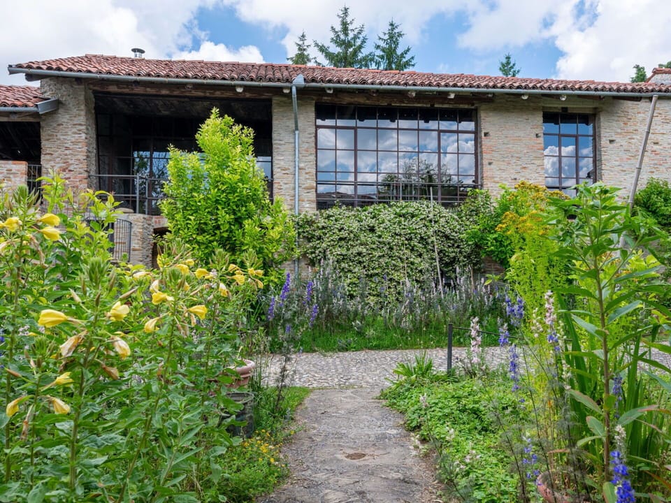 Plant, Sky, Cloud, Plant Community, Window, Flower, Building, Land Lot, Tree, Vegetation