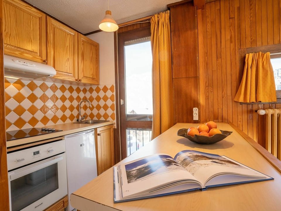 Cabinetry, Building, Property, Furniture, Window, Countertop, Kitchen, Wood, Kitchen Appliance, Lighting