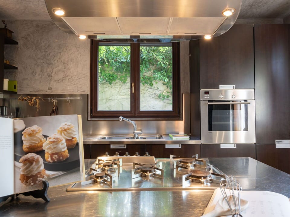 Room, Furniture, Ceiling, Interior Design, Property, Lighting, Countertop, Table, Home, Floor