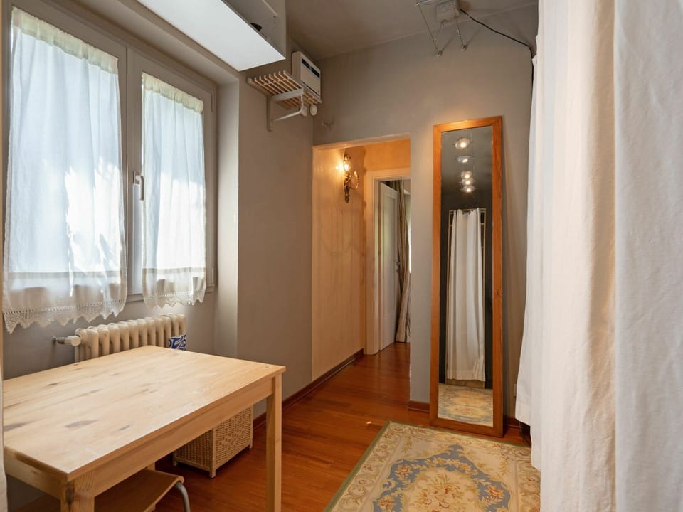 Property, Table, Window, Building, Wood, Interior Design, Curtain, Door, Floor