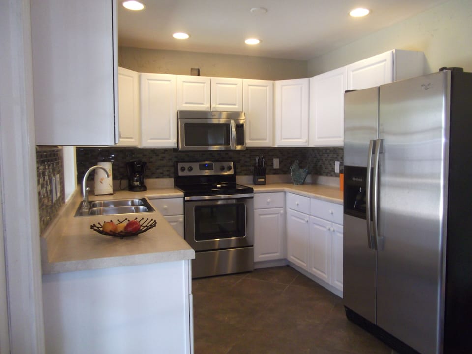 Full equipped kitchen.