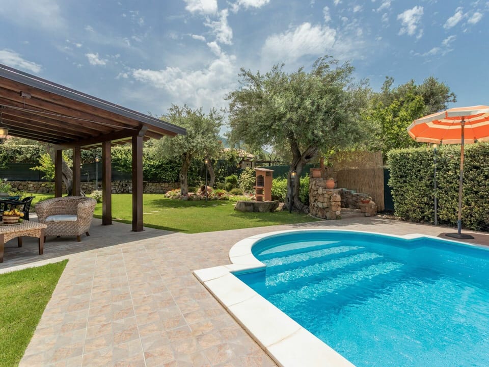 Cloud, Water, Plant, Sky, Swimming Pool, Outdoor Bench, Outdoor Furniture, Shade, Grass, Tree
