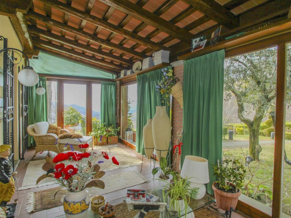 Plant, Property, Building, Table, Flower, Textile, Shade, Interior Design, Wood, Window