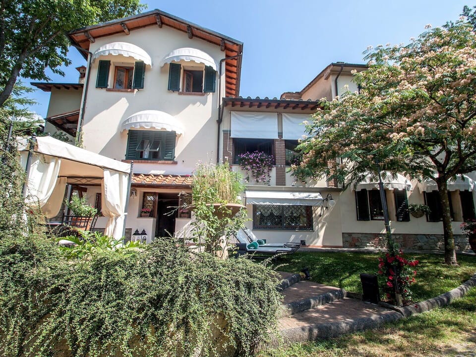 Property, House, Building, Residential Area, Home, Real Estate, Architecture, Estate, Neighbourhood, Villa