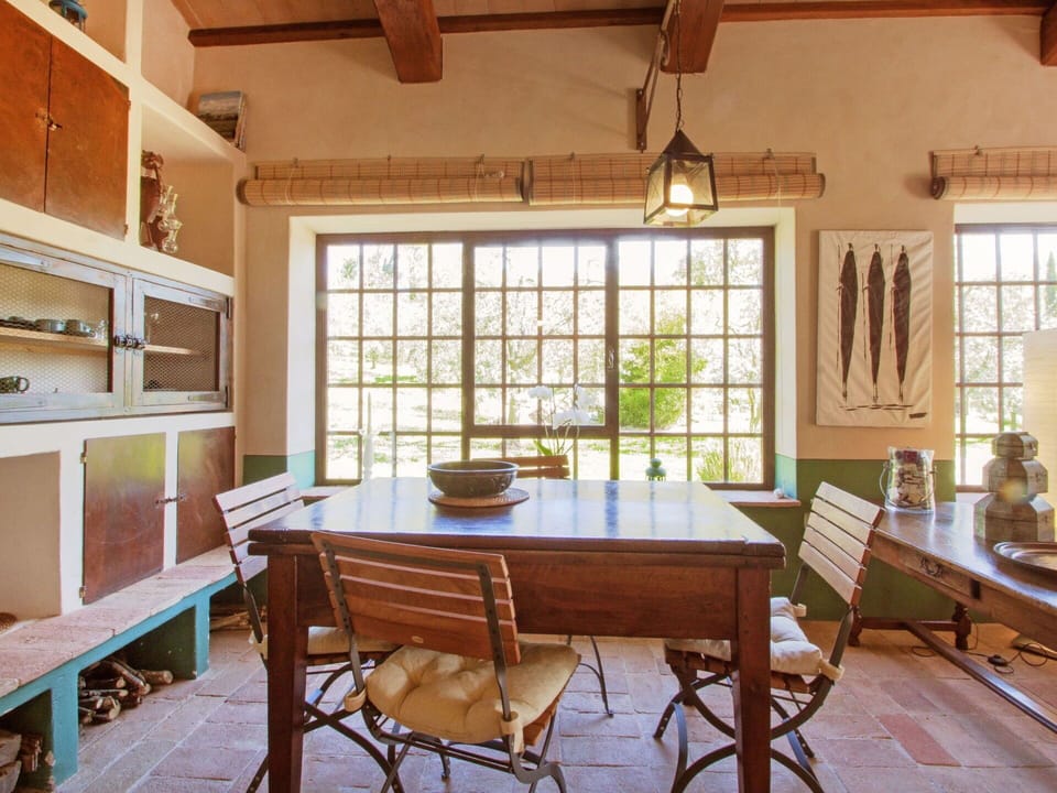 Room, Property, Furniture, Building, Interior Design, Dining Room, Table, House, Ceiling, Home