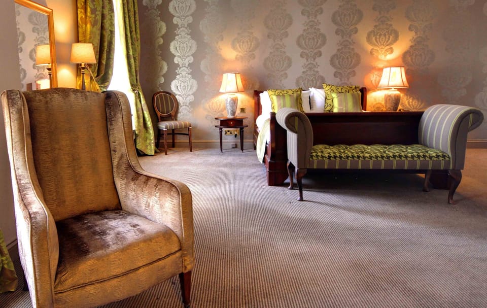 Superior Room | Desk, iron/ironing board, free WiFi, bed sheets