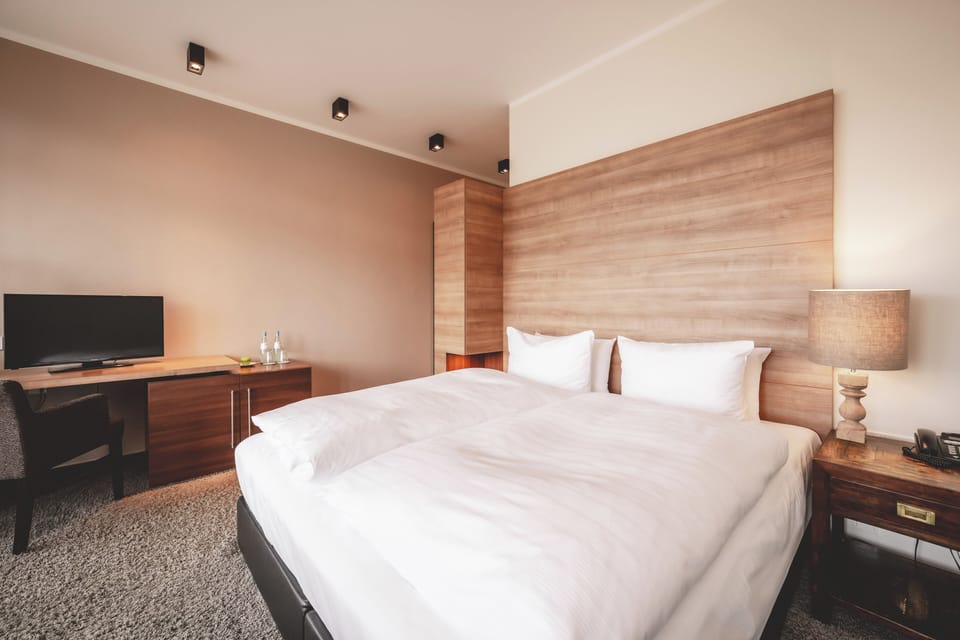 Deluxe Double Room | Hypo-allergenic bedding, down comforters, in-room safe, blackout drapes