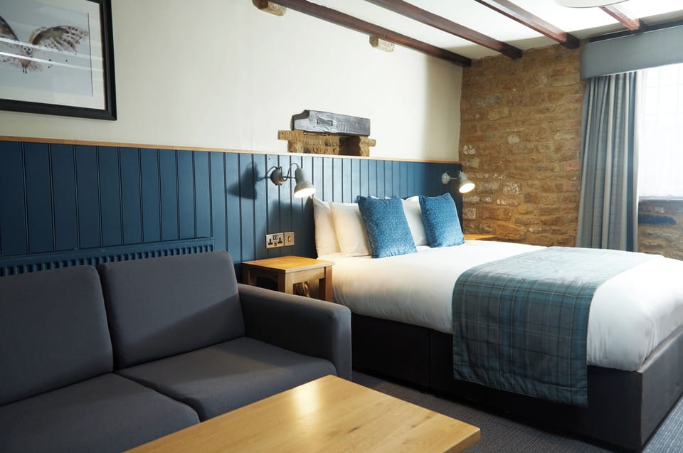 Family Room sleeps 4 | Iron/ironing board, free WiFi