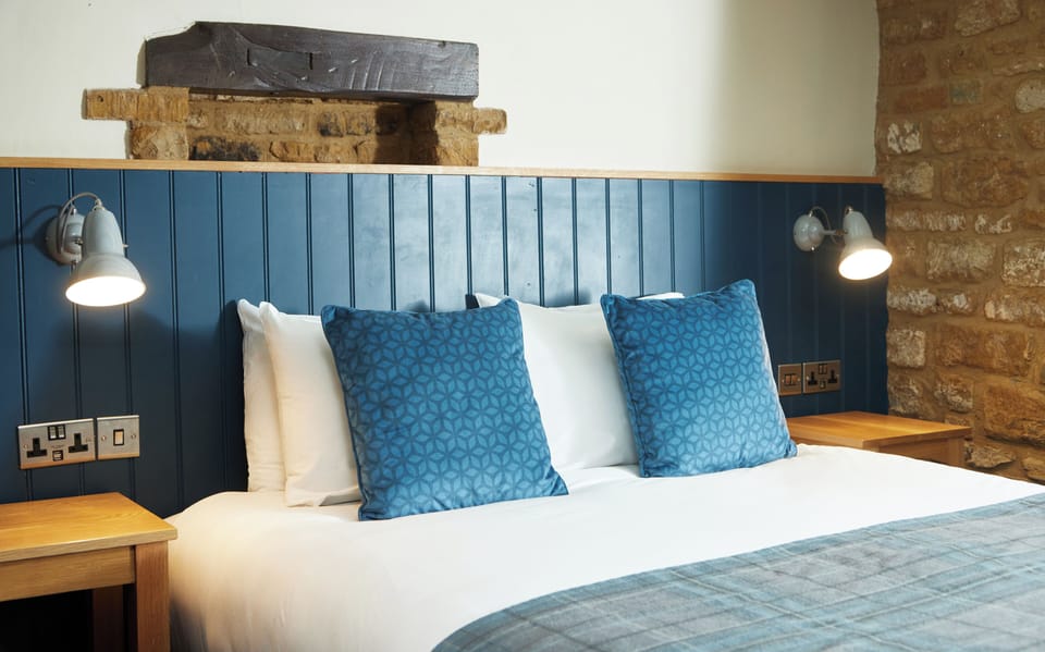 Family Room sleeps 4 | Iron/ironing board, free WiFi