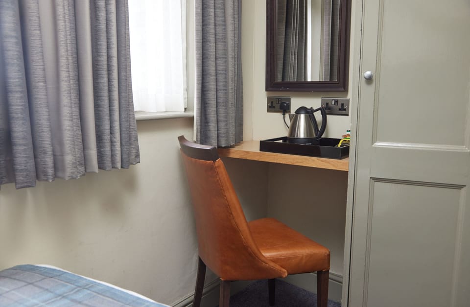 Single Room | Living area | TV