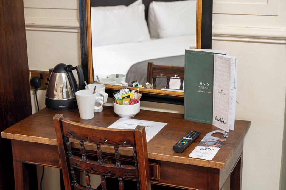 Double Room | Desk, iron/ironing board, free WiFi, bed sheets