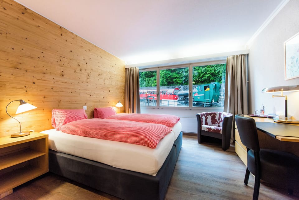 Twin Room, Ensuite | In-room safe, cribs/infant beds, free WiFi, bed sheets