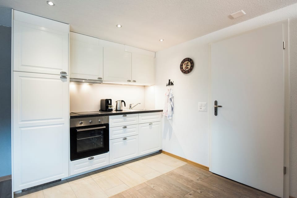 Standard Studio, Partial Lake View | Private kitchen
