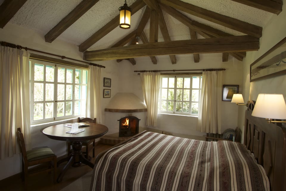 Standard Cottage, 1 Queen Bed, Non Smoking | In-room safe, desk, blackout drapes, WiFi (free)