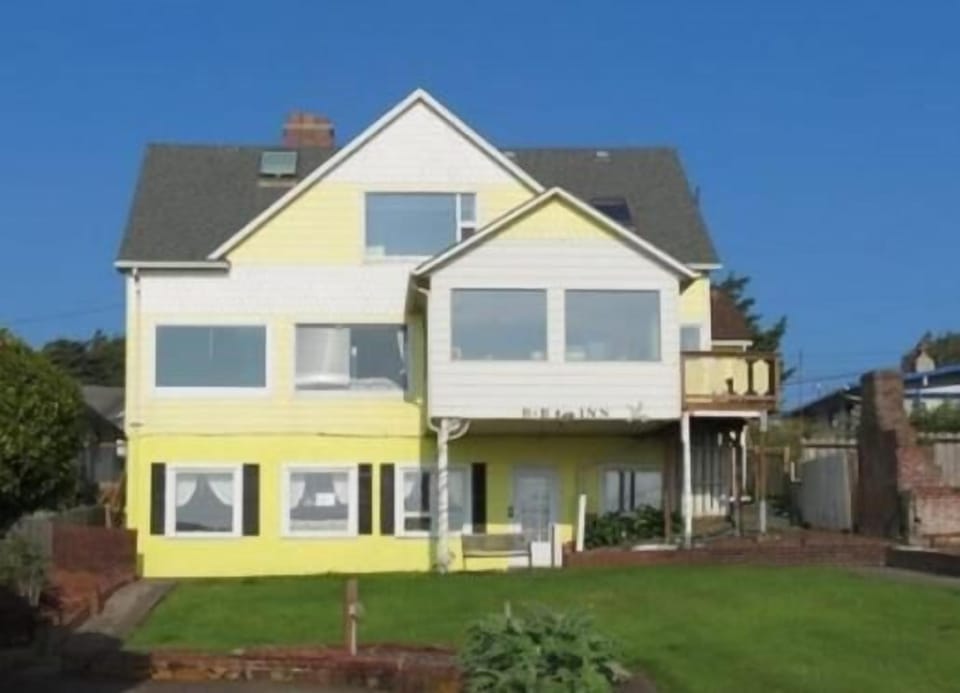 Breyhouse B&B Inn Bed and Breakfast in Devils Lake