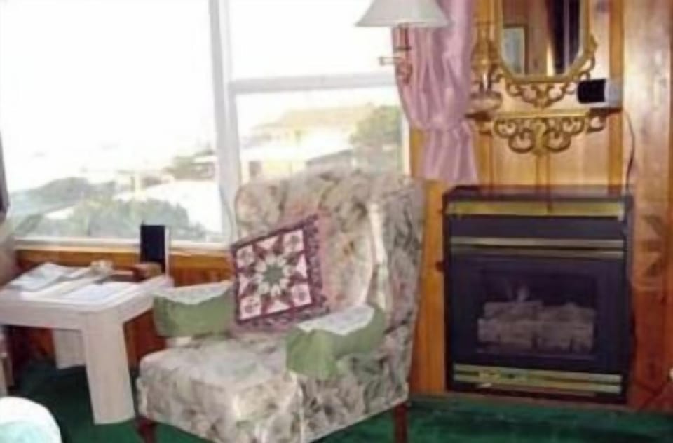 Breyhouse B&B Inn Bed and Breakfast in Devils Lake