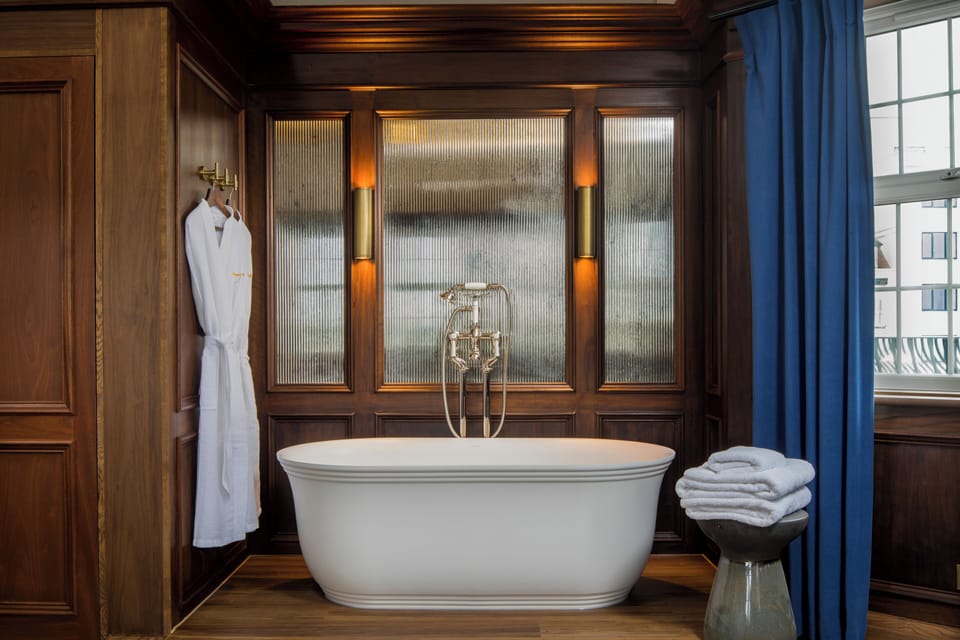 Junior Suite, Sea View | Desk, iron/ironing board, free WiFi