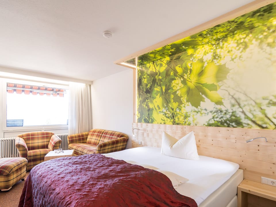 Premium bedding, down comforters, free minibar, in-room safe