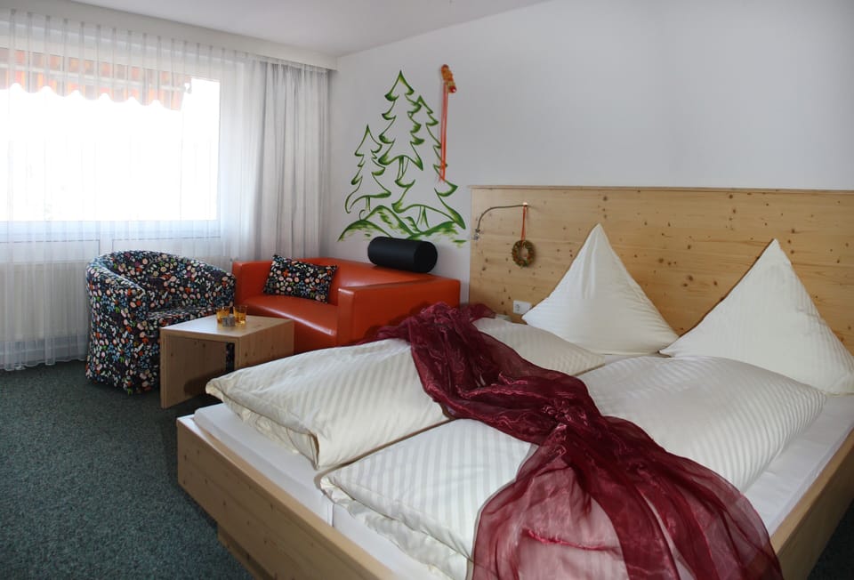 Premium bedding, down comforters, free minibar, in-room safe