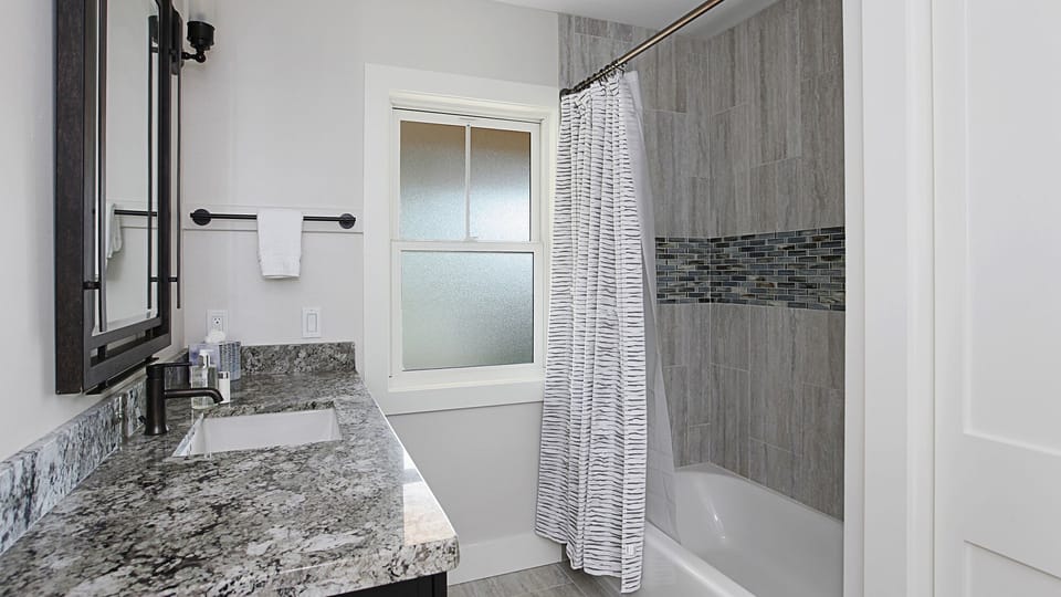 Villa Kailani Townhomes at Poipu Beach B - Fourth Guest Bedroom Bath