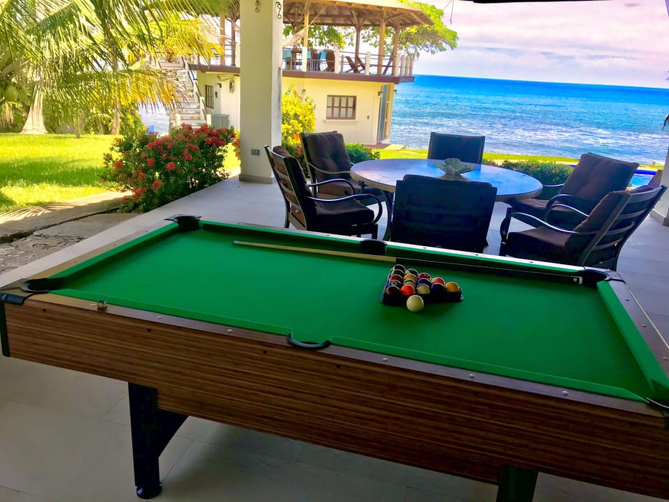 POOL TABLE