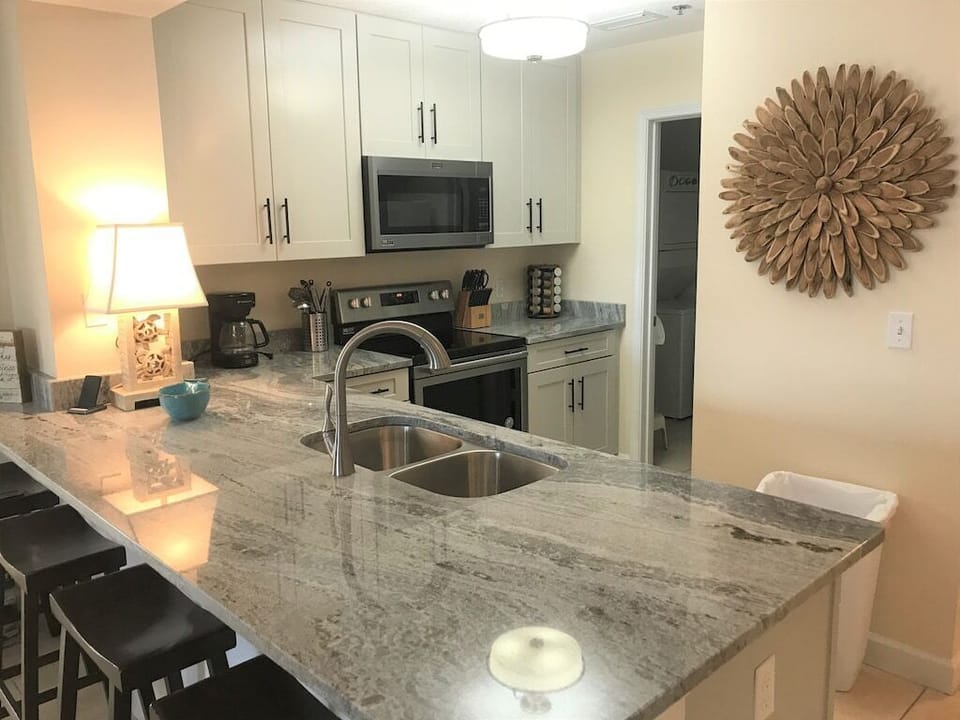 Love our fully stocked kitchen!