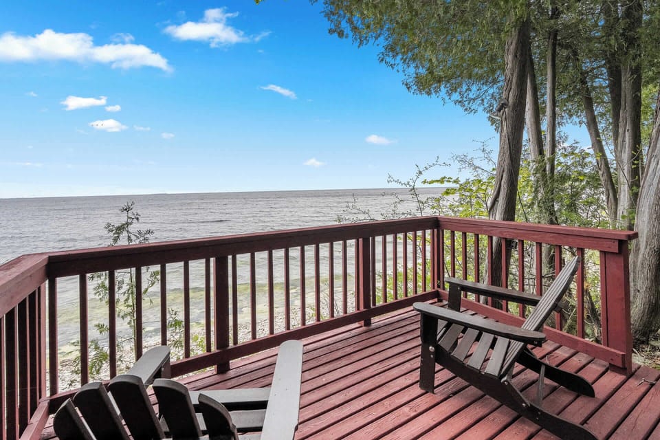 Deck with Amazing Waterviews!