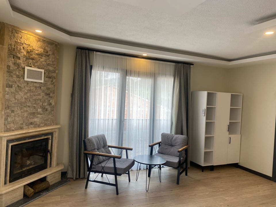 Deluxe Room | Living area | LCD TV, fireplace, heated floors