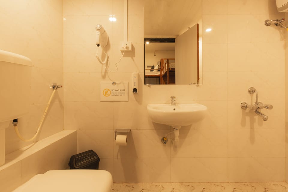 8 Bed Female Dormitory | Bathroom | Shower, hair dryer, towels