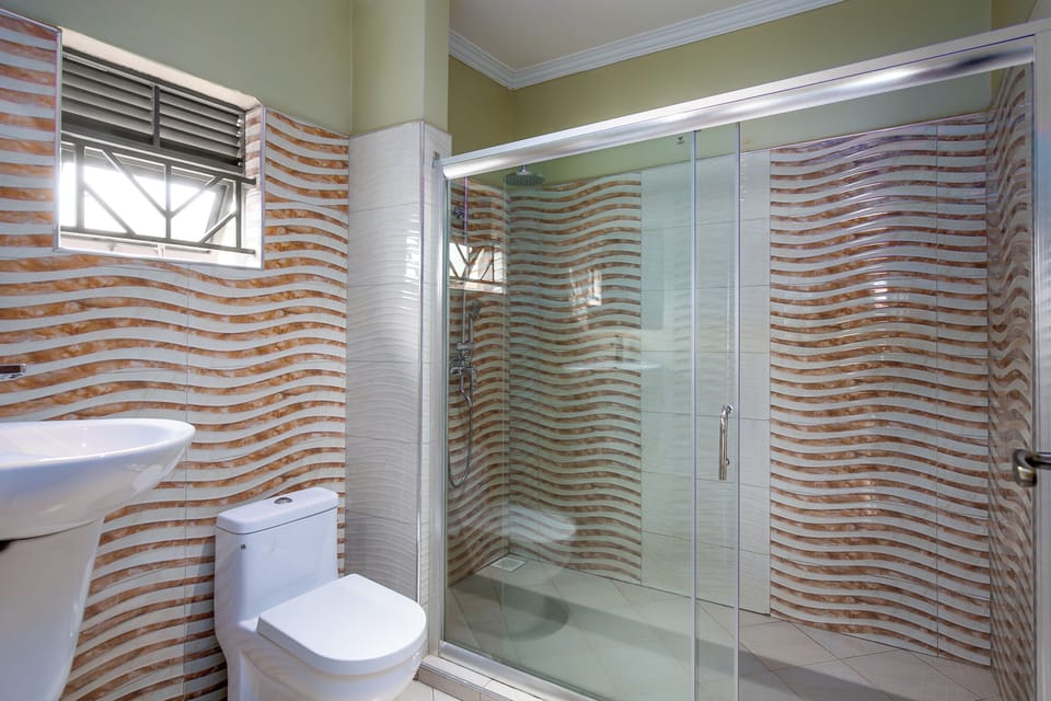 Standard Double Room | Bathroom | Shower, rainfall showerhead, free toiletries, towels