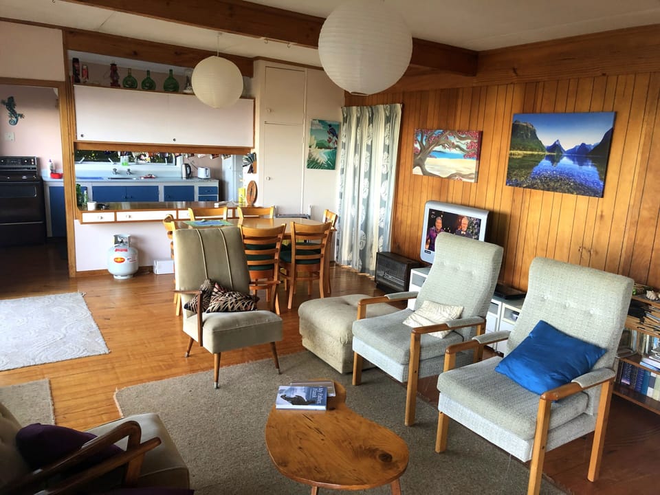 Lounge/Living Area
