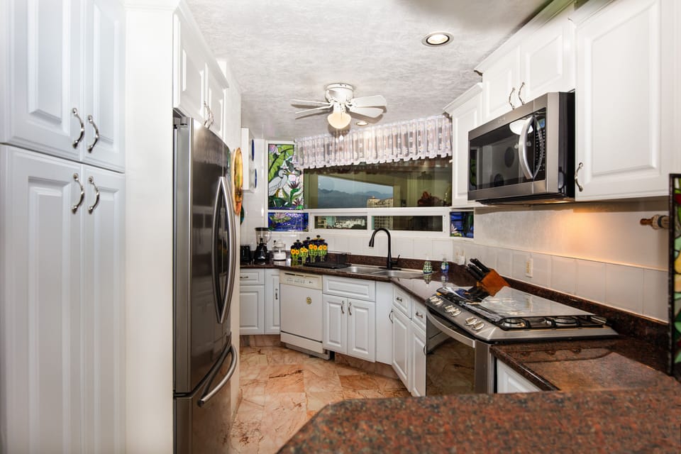 Well equipped modern kitchen 