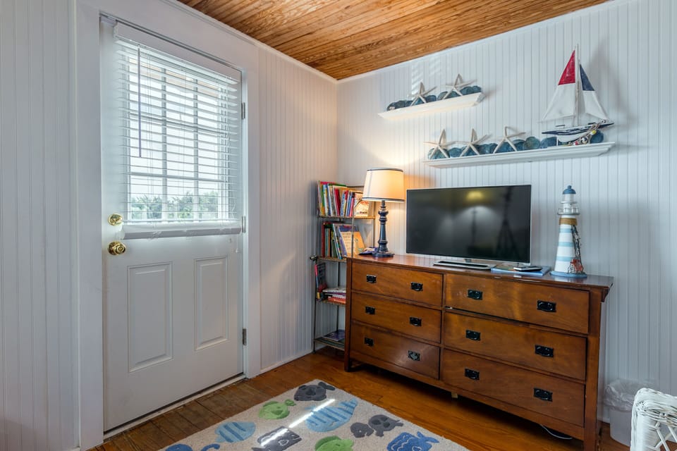 Main House den