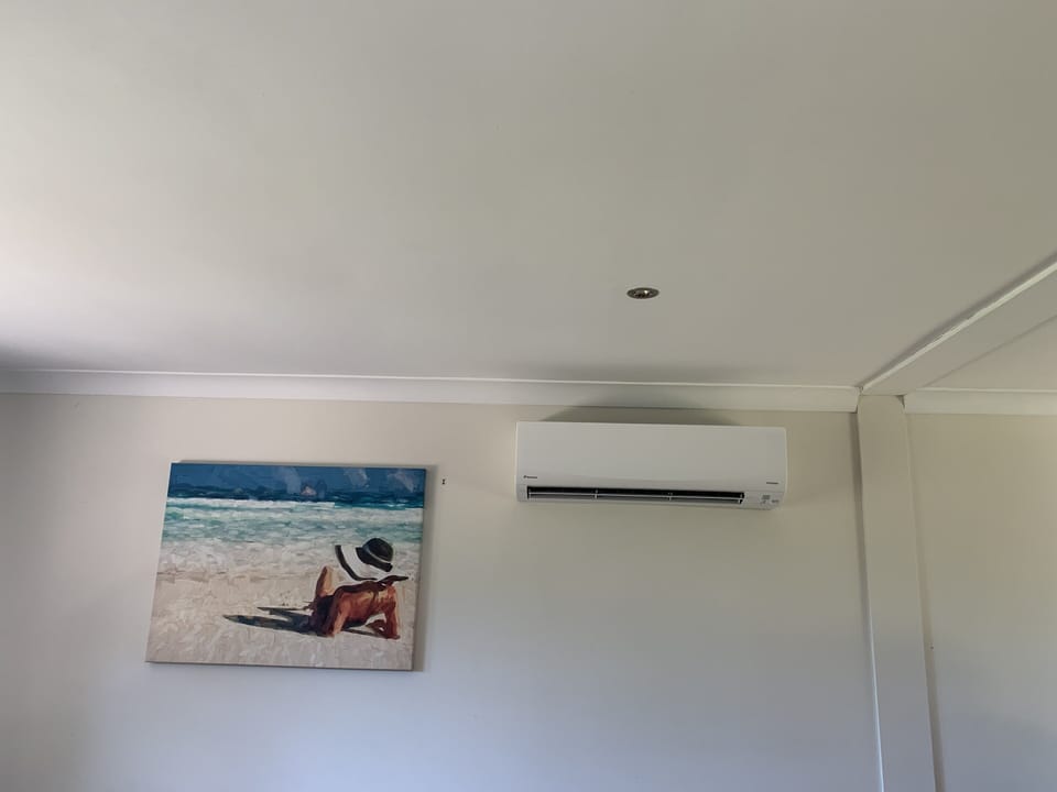 Split system air conditioning/heating