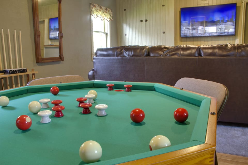 Poker/Bumper Pool table, TV, fridge, etc to enjoy. Outdoor games stored here. 