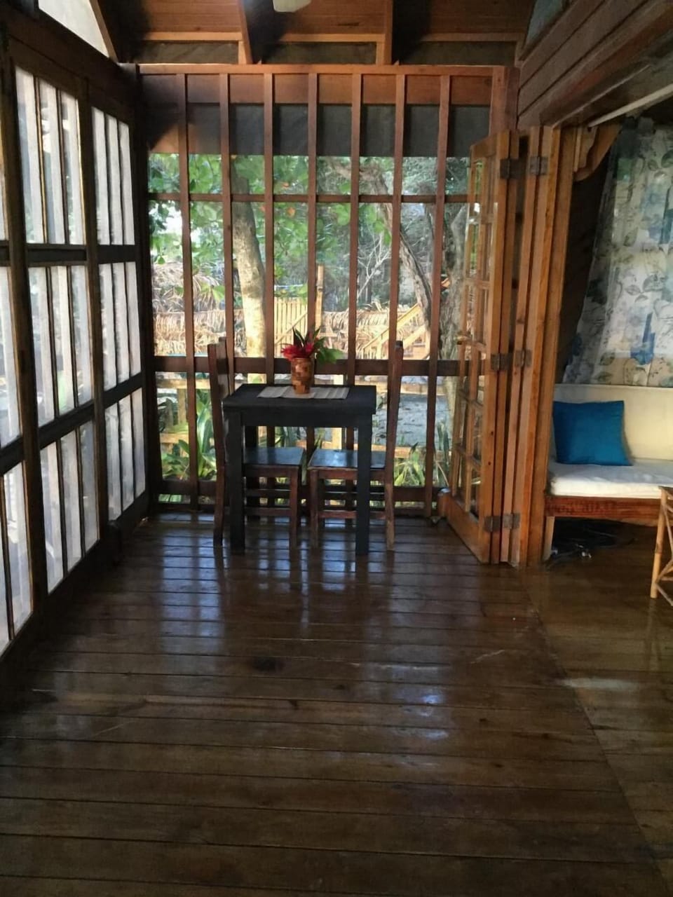 Enclosed dining patio - Cabana