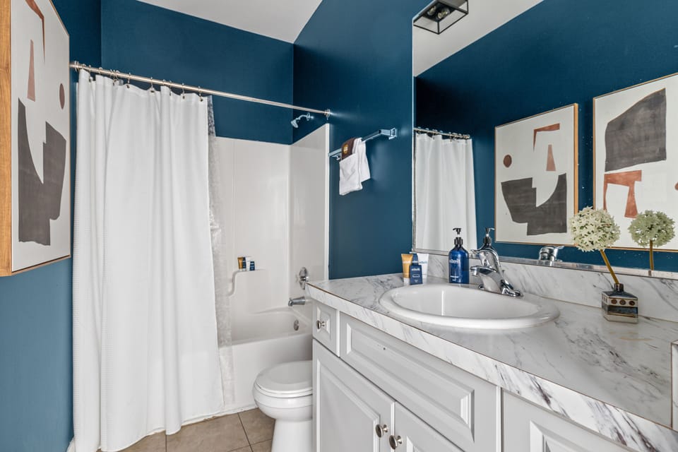 Cozy! | Blocks to King St | Dreamcatcher Suite A