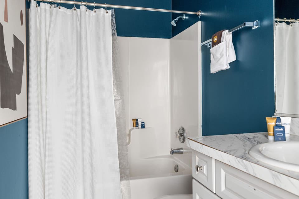 Cozy! | Blocks to King St | Dreamcatcher Suite A