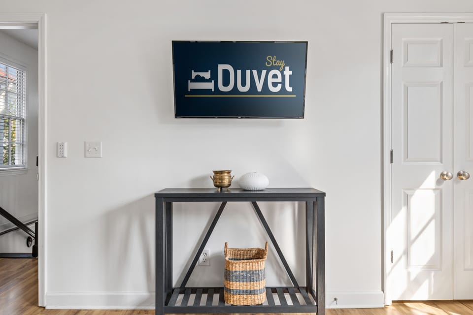 Cozy! | Blocks to King St | Dreamcatcher Suite A