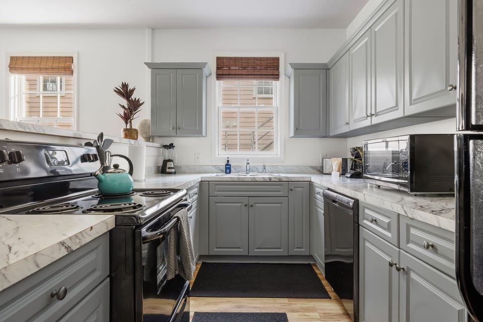 Cozy! | Blocks to King St | Dreamcatcher Suite A