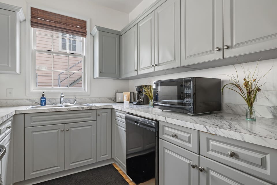 Cozy! | Blocks to King St | Dreamcatcher Suite A
