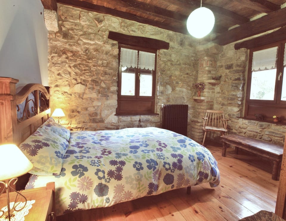 Twin Room, 2 Twin Beds, Non Smoking, Private Bathroom (Azul) | Free cribs/infant beds, free WiFi, bed sheets