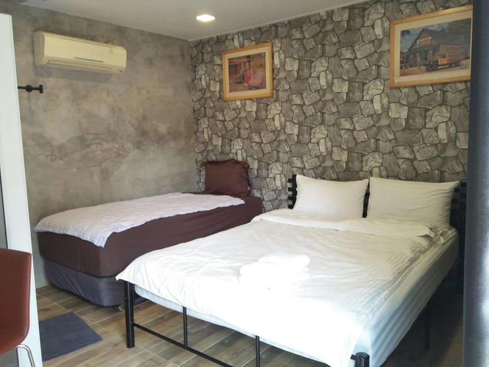 Family Room | Free WiFi