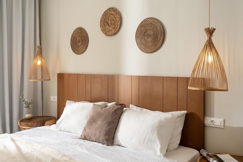 Premium bedding, in-room safe, individually decorated