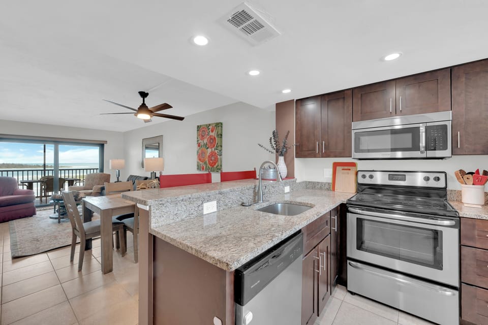 Kitchen at Carlos Pointe 424
